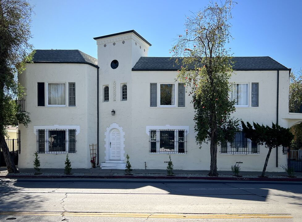 Great Deal Alert – Silver Lake 4-plex – $1.7 -1.8mm